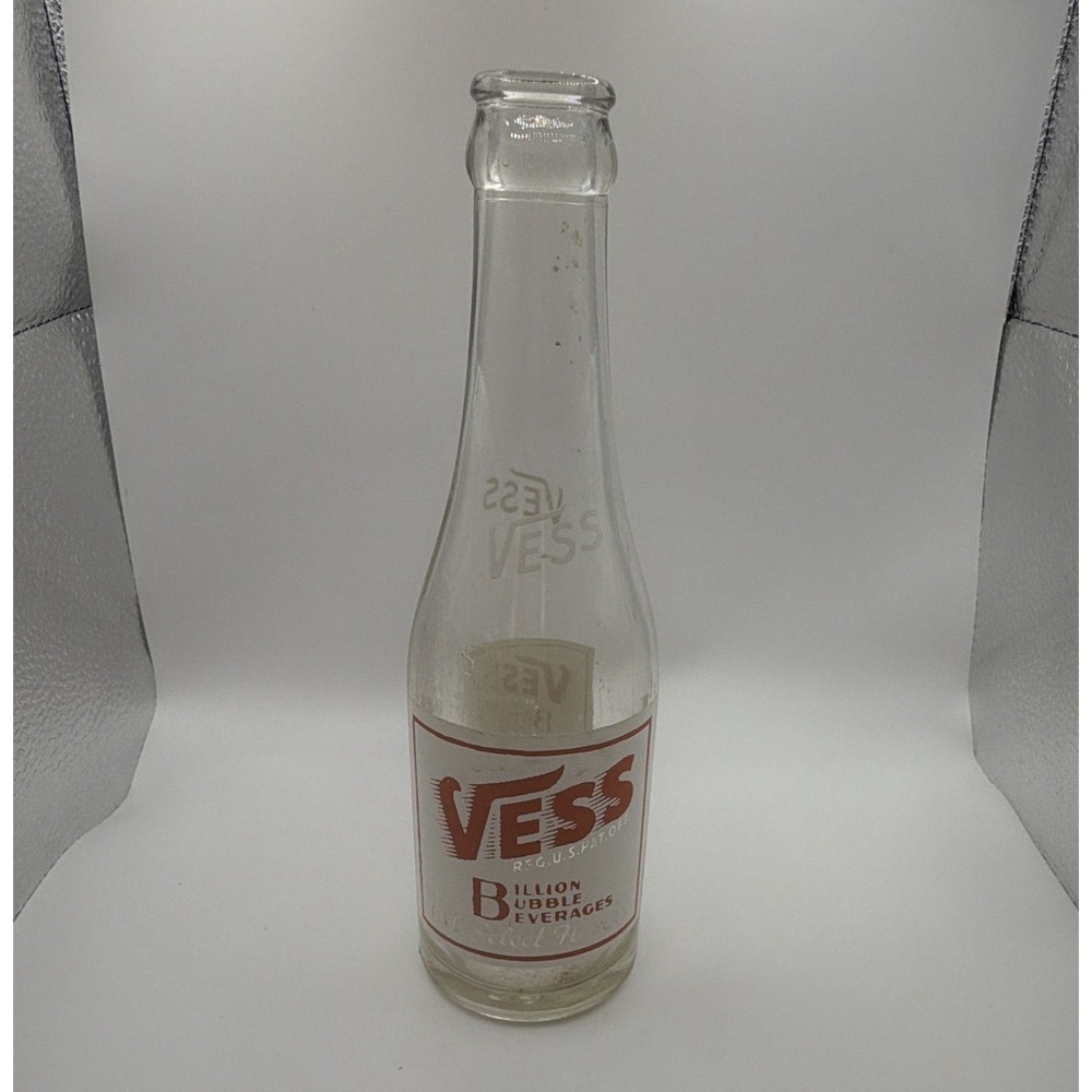 Vess Billion Bubble Beverages Clear Glass Soda Bottle Red White 7 oz Volume